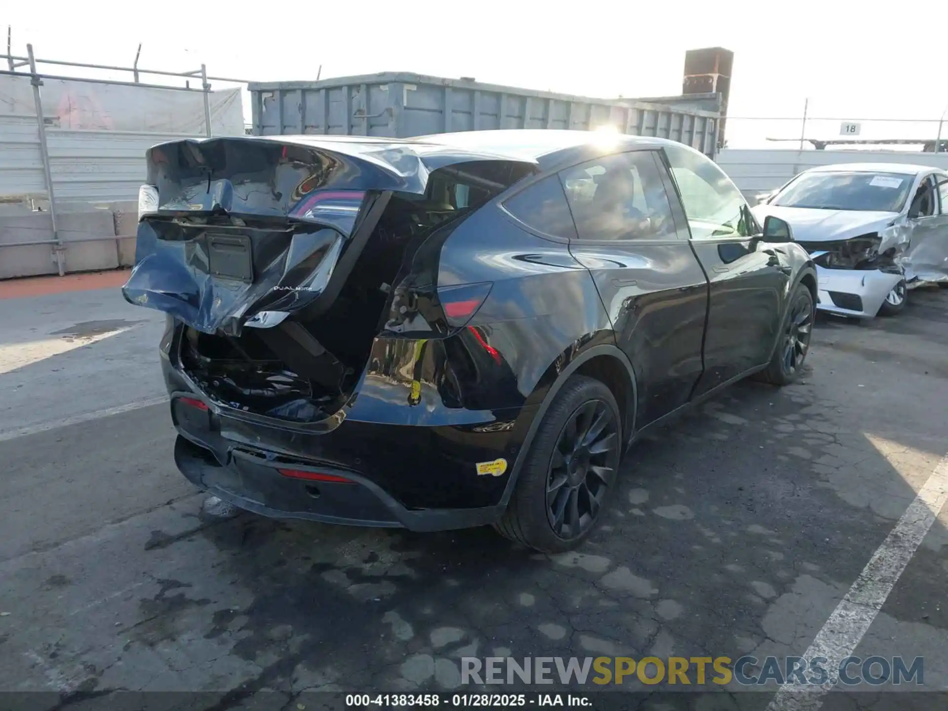 4 Photograph of a damaged car 7SAYGDEE1NF556615 TESLA MODEL Y 2022