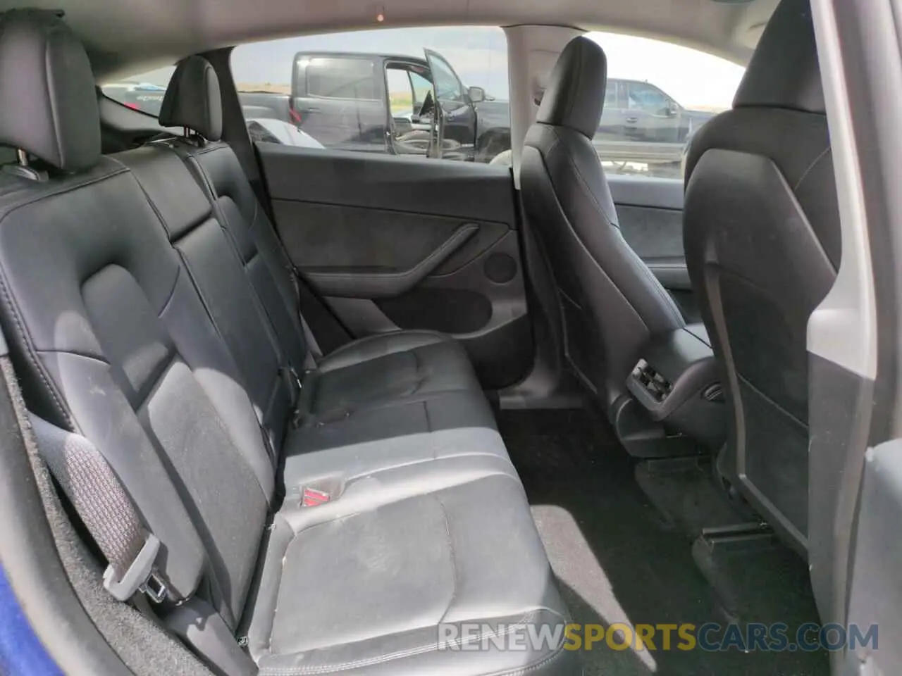 10 Photograph of a damaged car 7SAYGDEE2NA009818 TESLA MODEL Y 2022