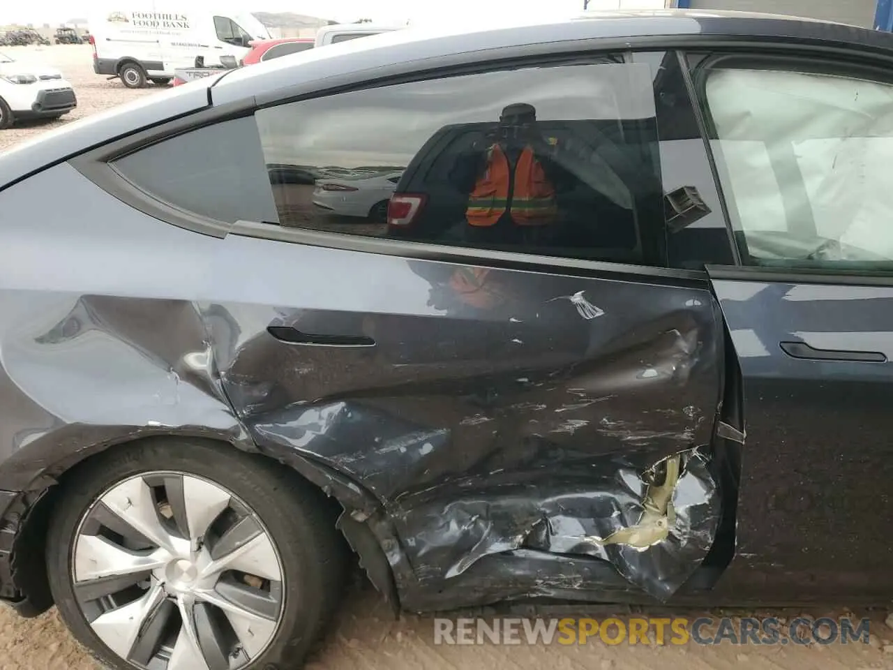 10 Photograph of a damaged car 7SAYGDEE2NA015277 TESLA MODEL Y 2022