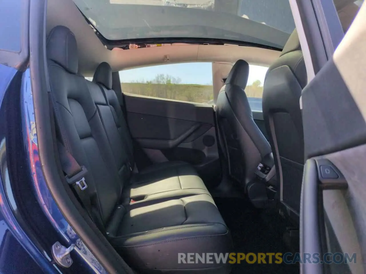 11 Photograph of a damaged car 7SAYGDEE2NA015439 TESLA MODEL Y 2022