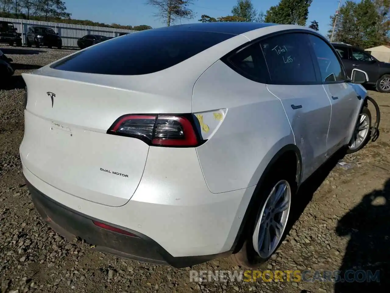 4 Photograph of a damaged car 7SAYGDEE2NF315372 TESLA MODEL Y 2022