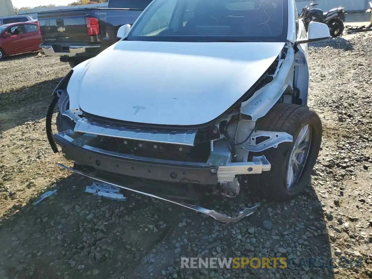 9 Photograph of a damaged car 7SAYGDEE2NF315372 TESLA MODEL Y 2022