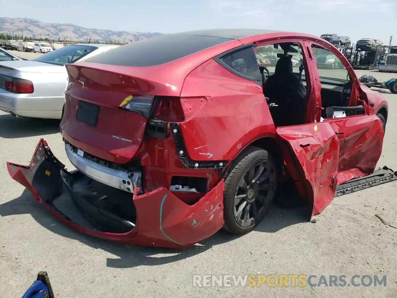 4 Photograph of a damaged car 7SAYGDEE2NF350381 TESLA MODEL Y 2022