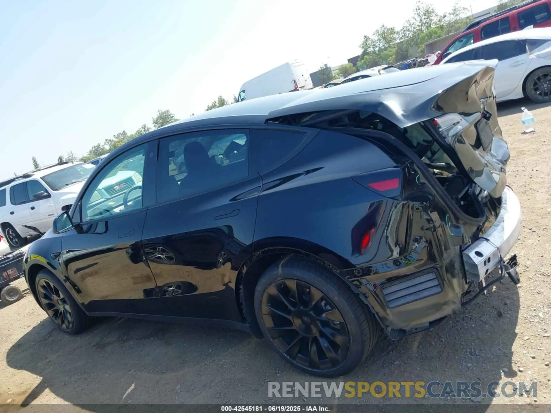 15 Photograph of a damaged car 7SAYGDEE2NF359405 TESLA MODEL Y 2022
