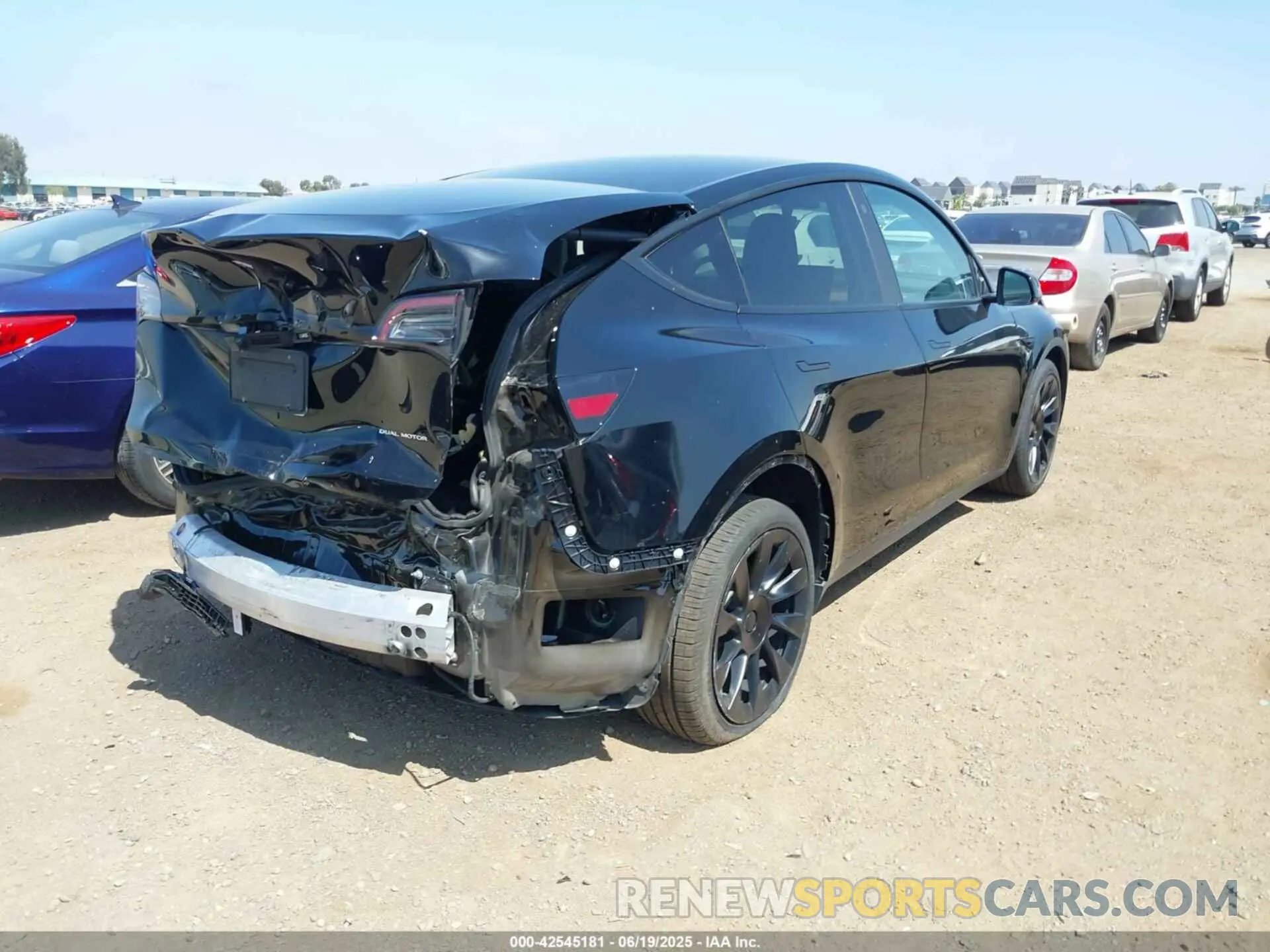 4 Photograph of a damaged car 7SAYGDEE2NF359405 TESLA MODEL Y 2022