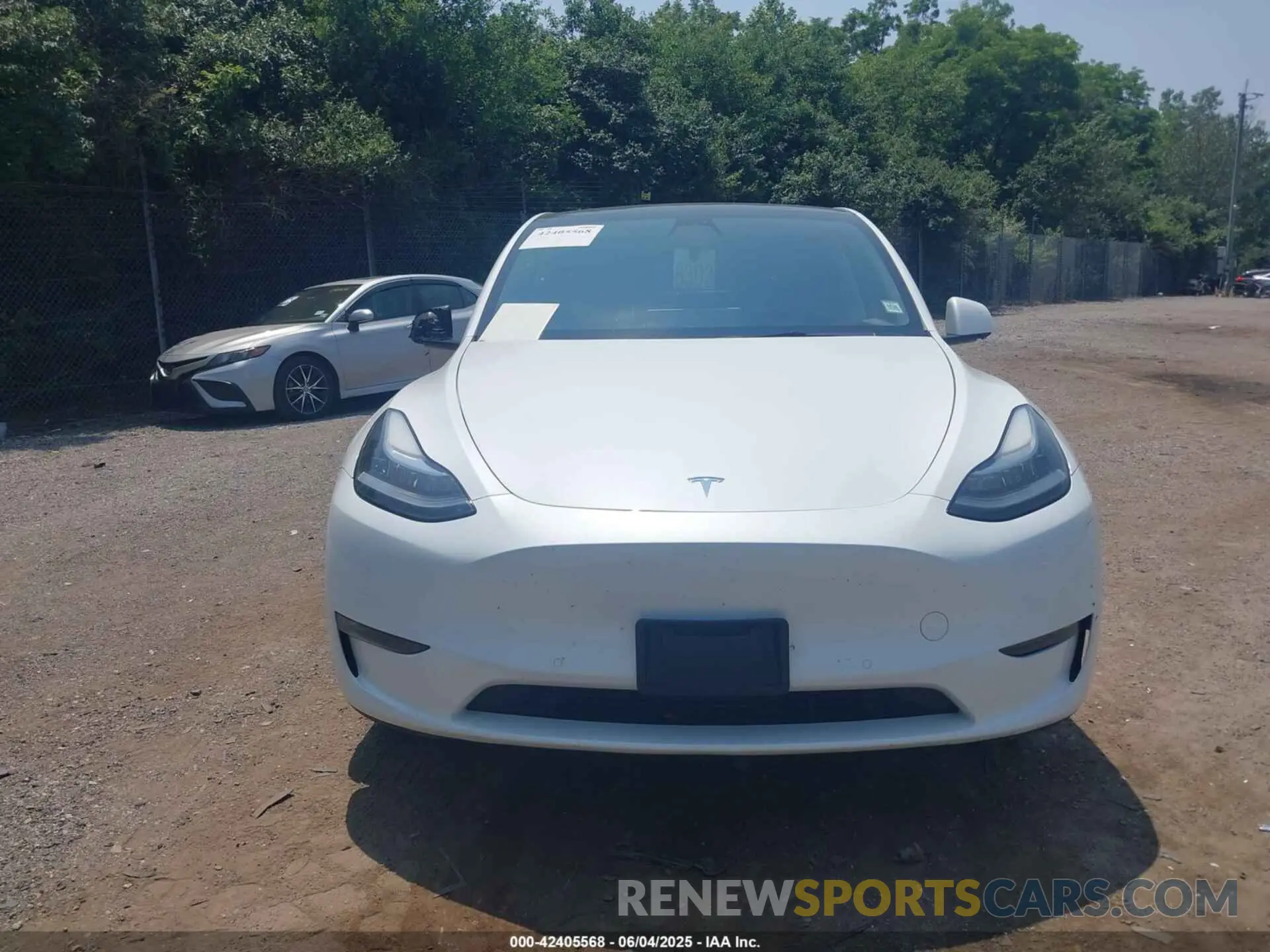 13 Photograph of a damaged car 7SAYGDEE2NF385597 TESLA MODEL Y 2022