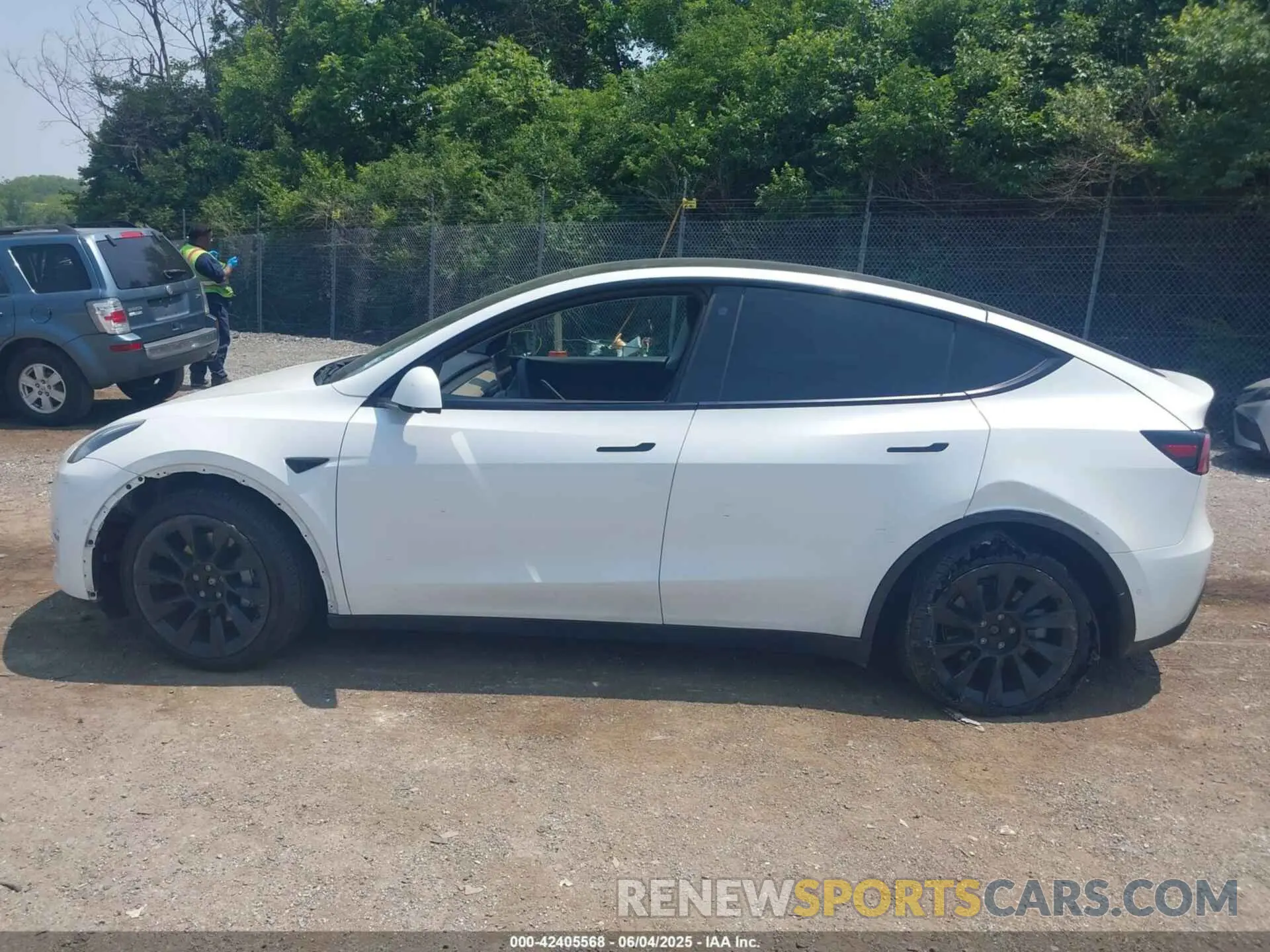 15 Photograph of a damaged car 7SAYGDEE2NF385597 TESLA MODEL Y 2022