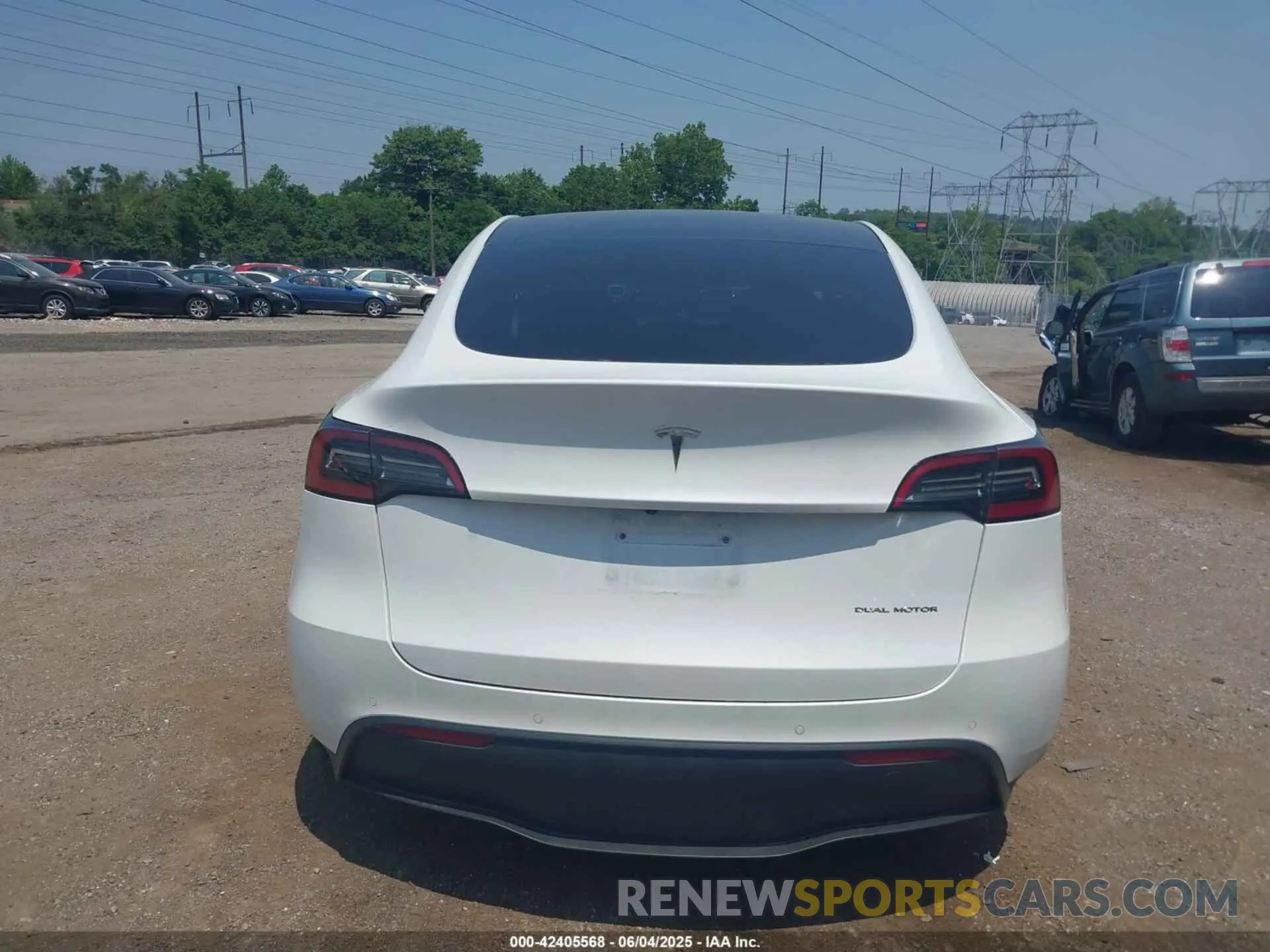 17 Photograph of a damaged car 7SAYGDEE2NF385597 TESLA MODEL Y 2022