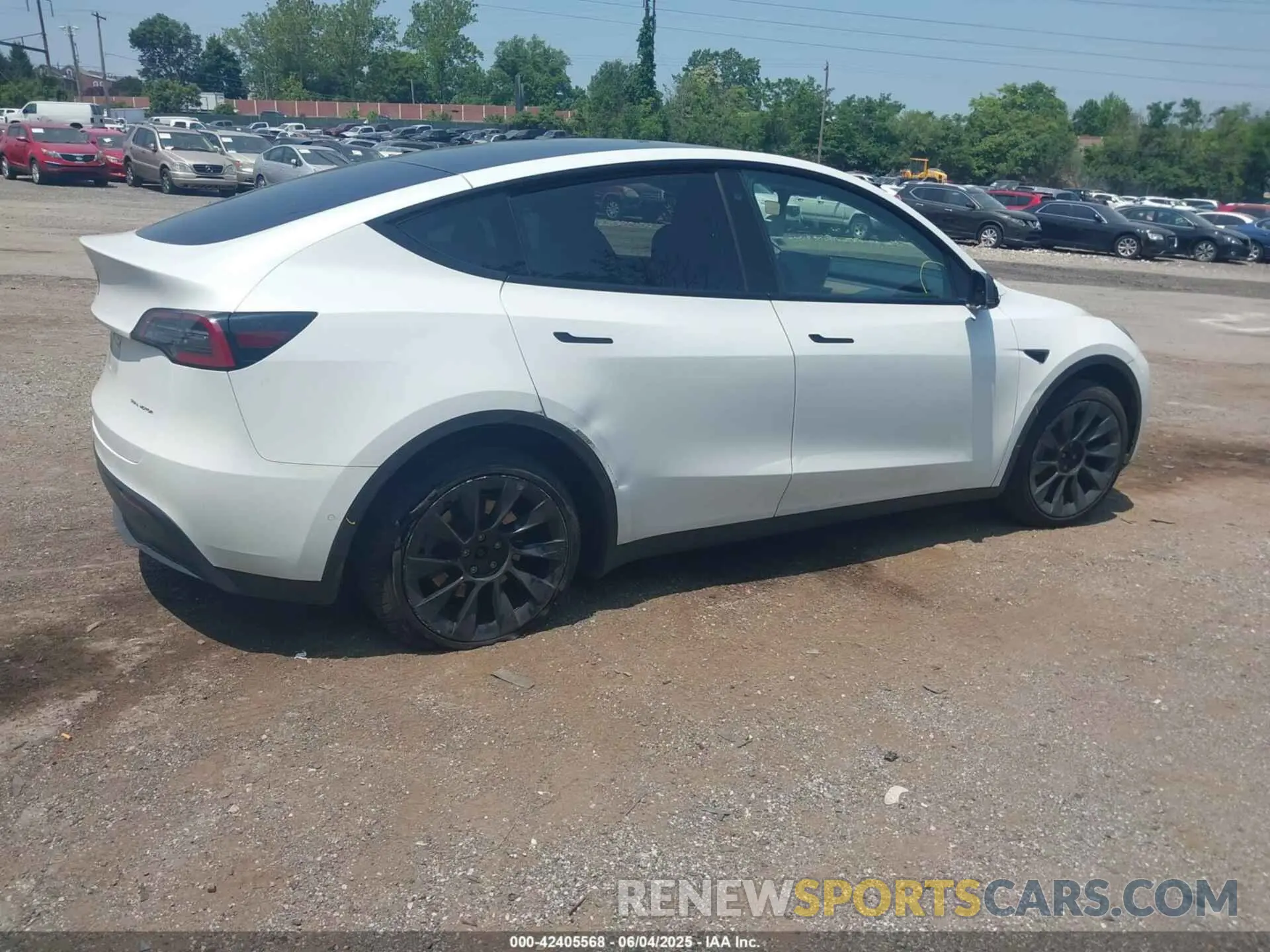4 Photograph of a damaged car 7SAYGDEE2NF385597 TESLA MODEL Y 2022