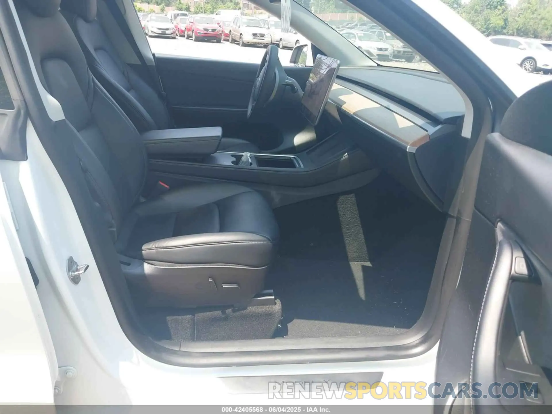 5 Photograph of a damaged car 7SAYGDEE2NF385597 TESLA MODEL Y 2022