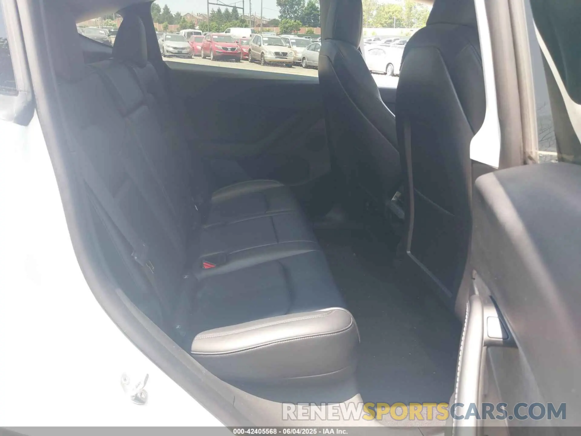 8 Photograph of a damaged car 7SAYGDEE2NF385597 TESLA MODEL Y 2022