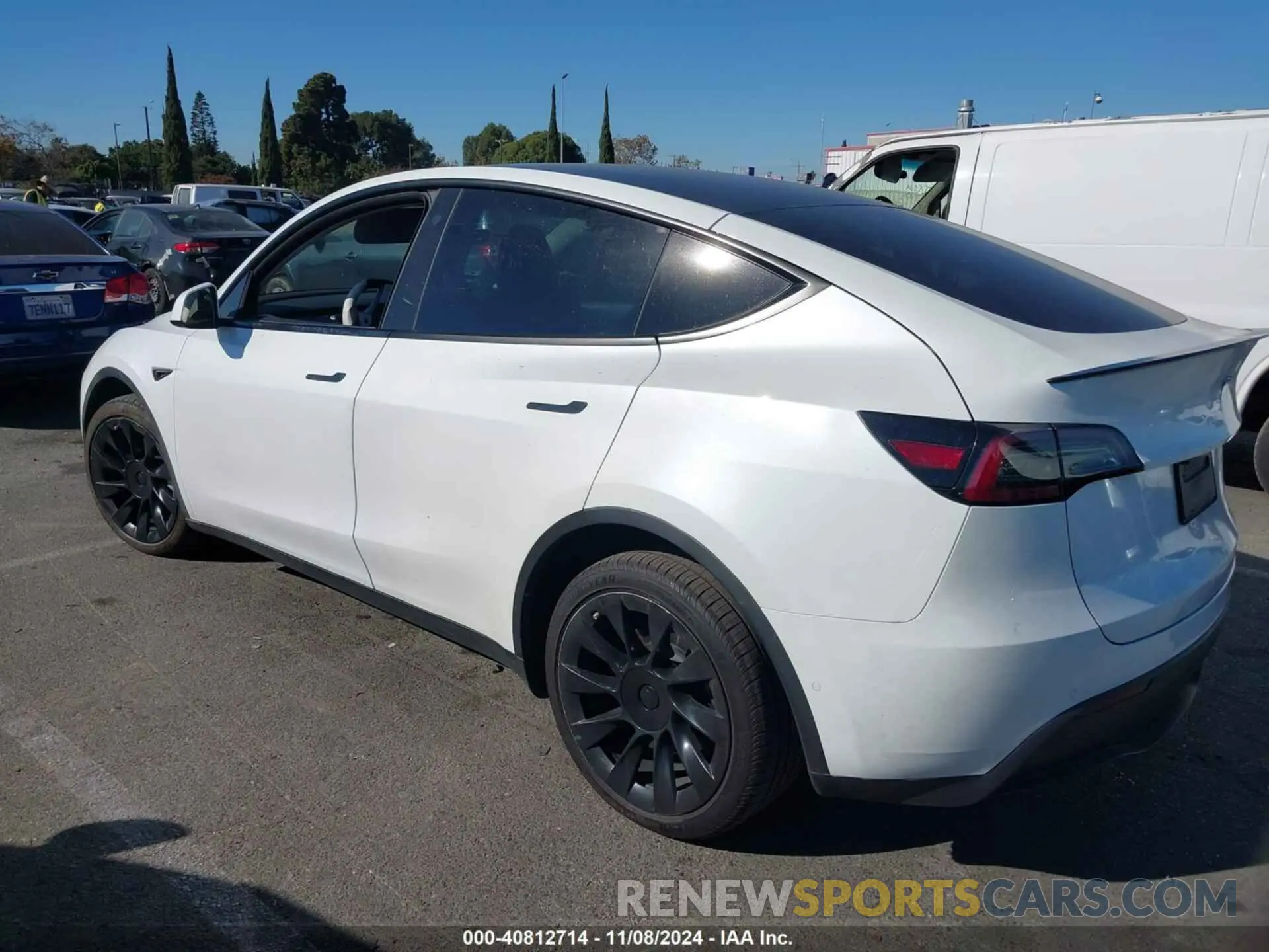13 Photograph of a damaged car 7SAYGDEE2NF387091 TESLA MODEL Y 2022