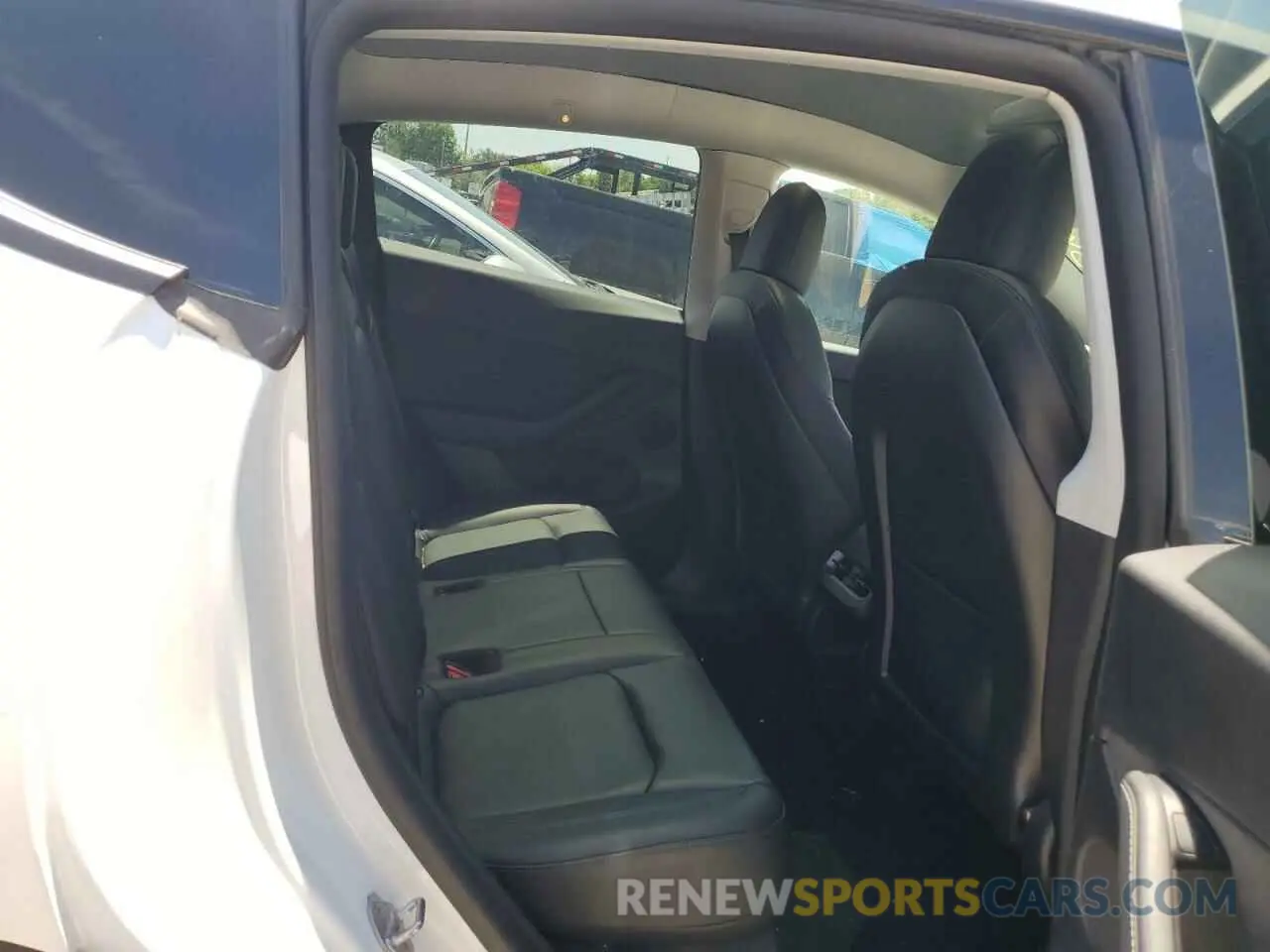 10 Photograph of a damaged car 7SAYGDEE2NF390993 TESLA MODEL Y 2022