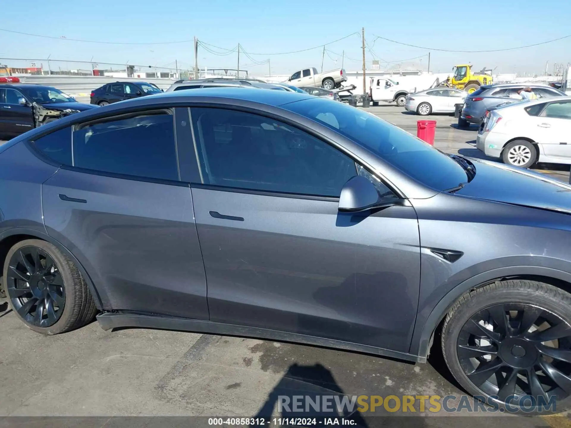 13 Photograph of a damaged car 7SAYGDEE2NF392307 TESLA MODEL Y 2022