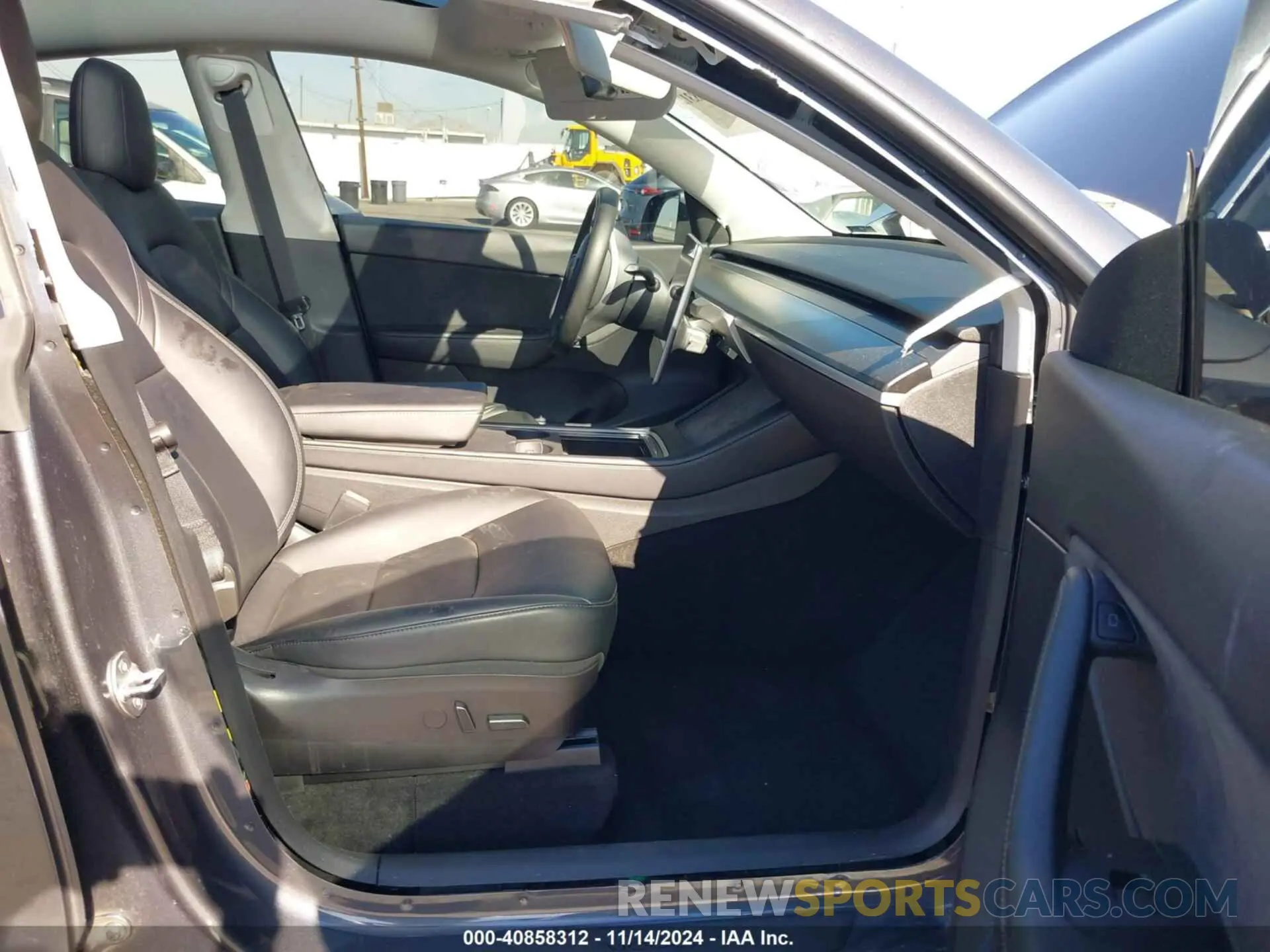 5 Photograph of a damaged car 7SAYGDEE2NF392307 TESLA MODEL Y 2022