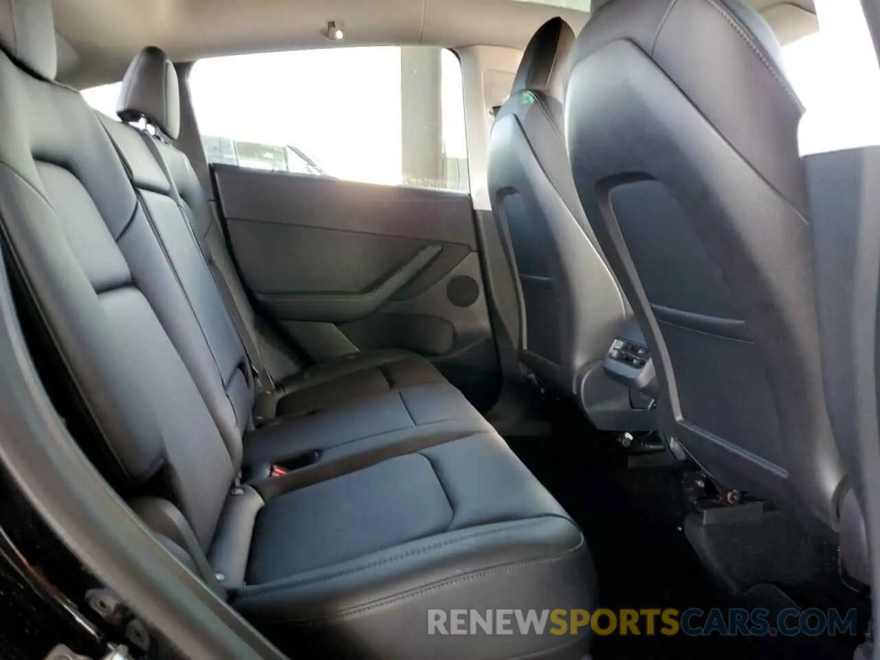 10 Photograph of a damaged car 7SAYGDEE2NF402219 TESLA MODEL Y 2022