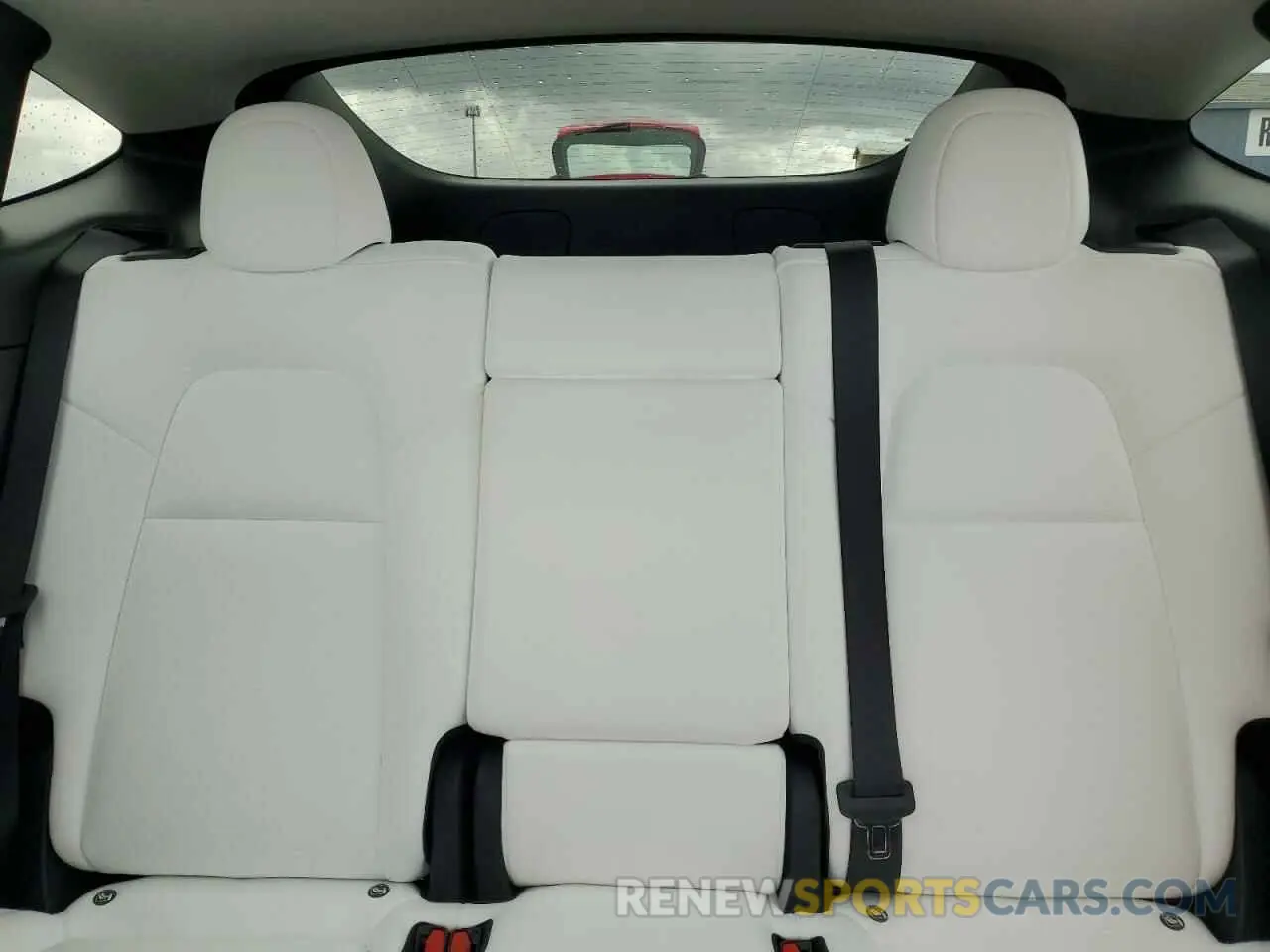 10 Photograph of a damaged car 7SAYGDEE2NF403385 TESLA MODEL Y 2022