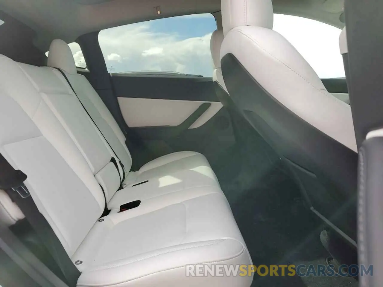 11 Photograph of a damaged car 7SAYGDEE2NF403385 TESLA MODEL Y 2022