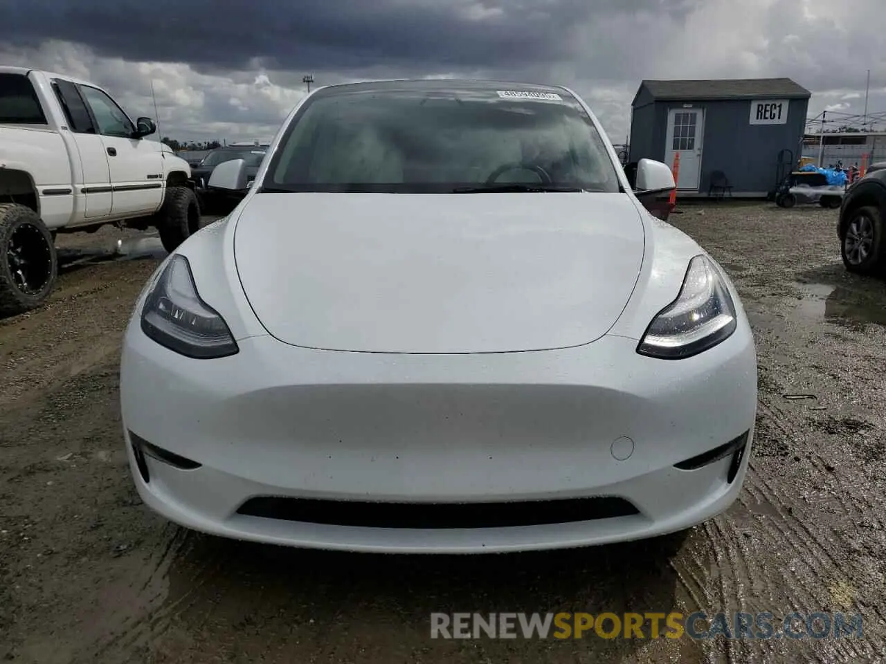 5 Photograph of a damaged car 7SAYGDEE2NF403385 TESLA MODEL Y 2022
