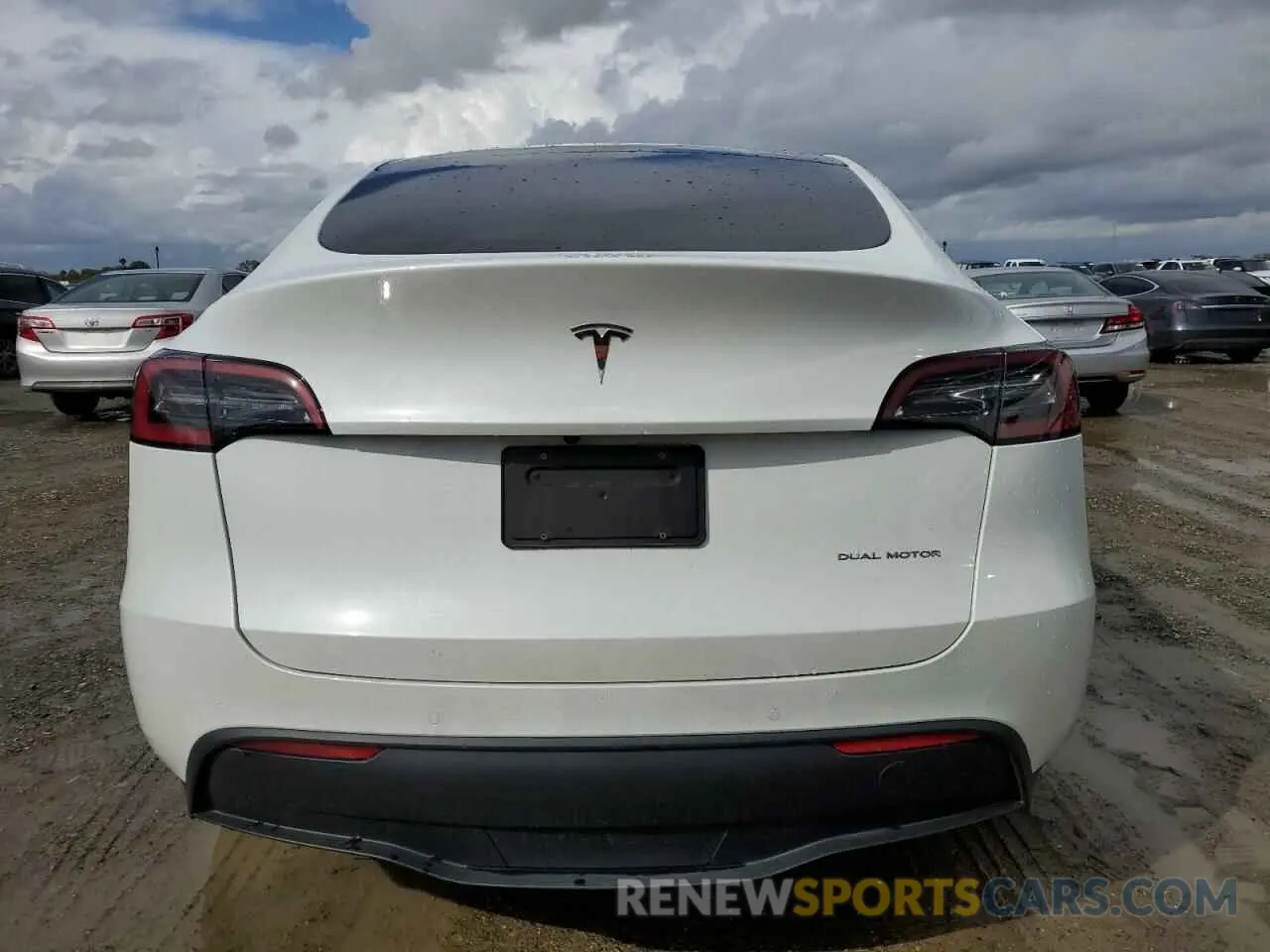 6 Photograph of a damaged car 7SAYGDEE2NF403385 TESLA MODEL Y 2022