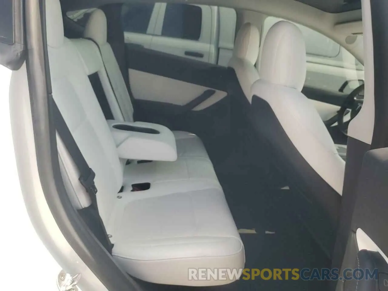 10 Photograph of a damaged car 7SAYGDEE2NF407503 TESLA MODEL Y 2022