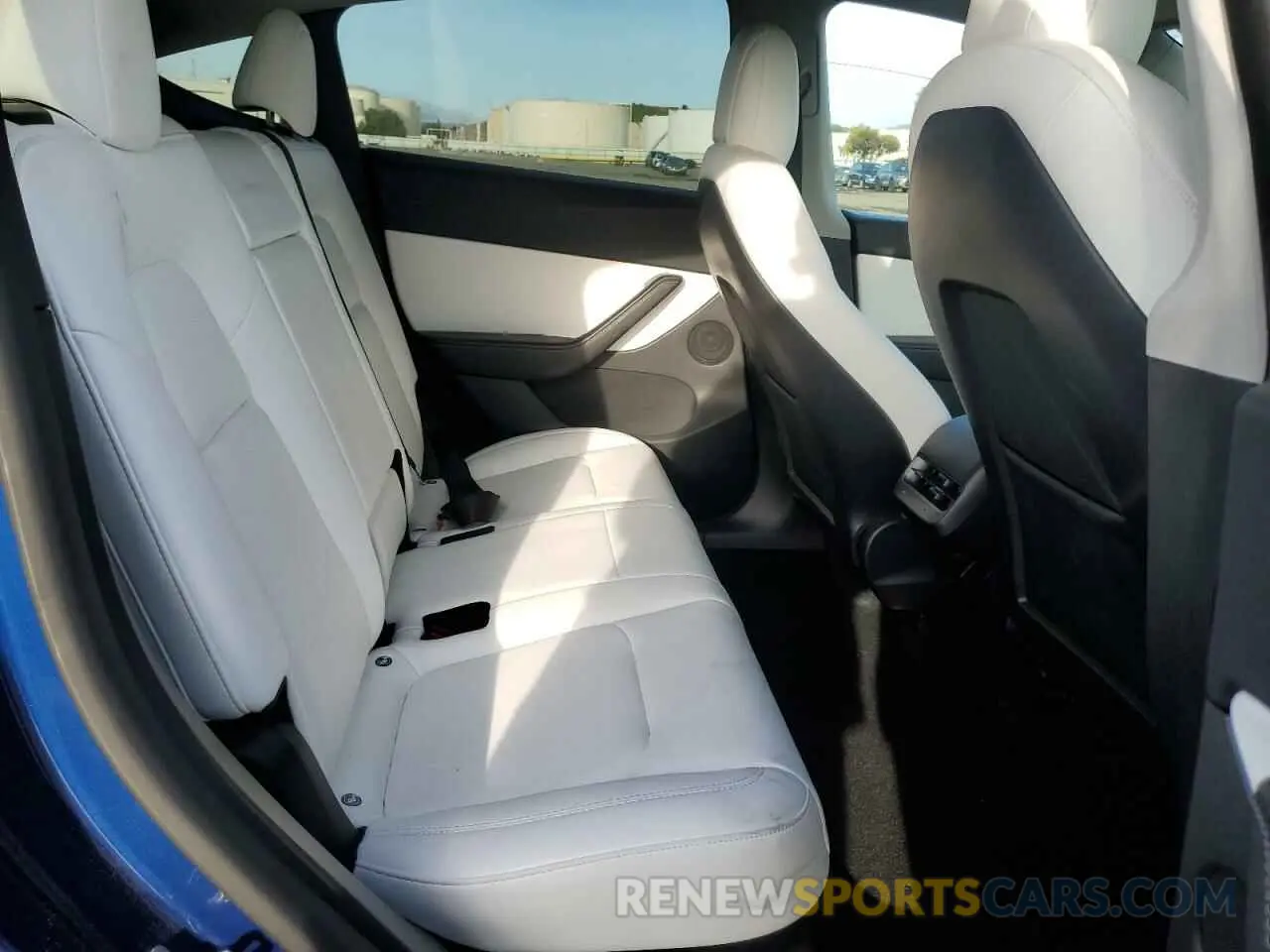10 Photograph of a damaged car 7SAYGDEE2NF419229 TESLA MODEL Y 2022
