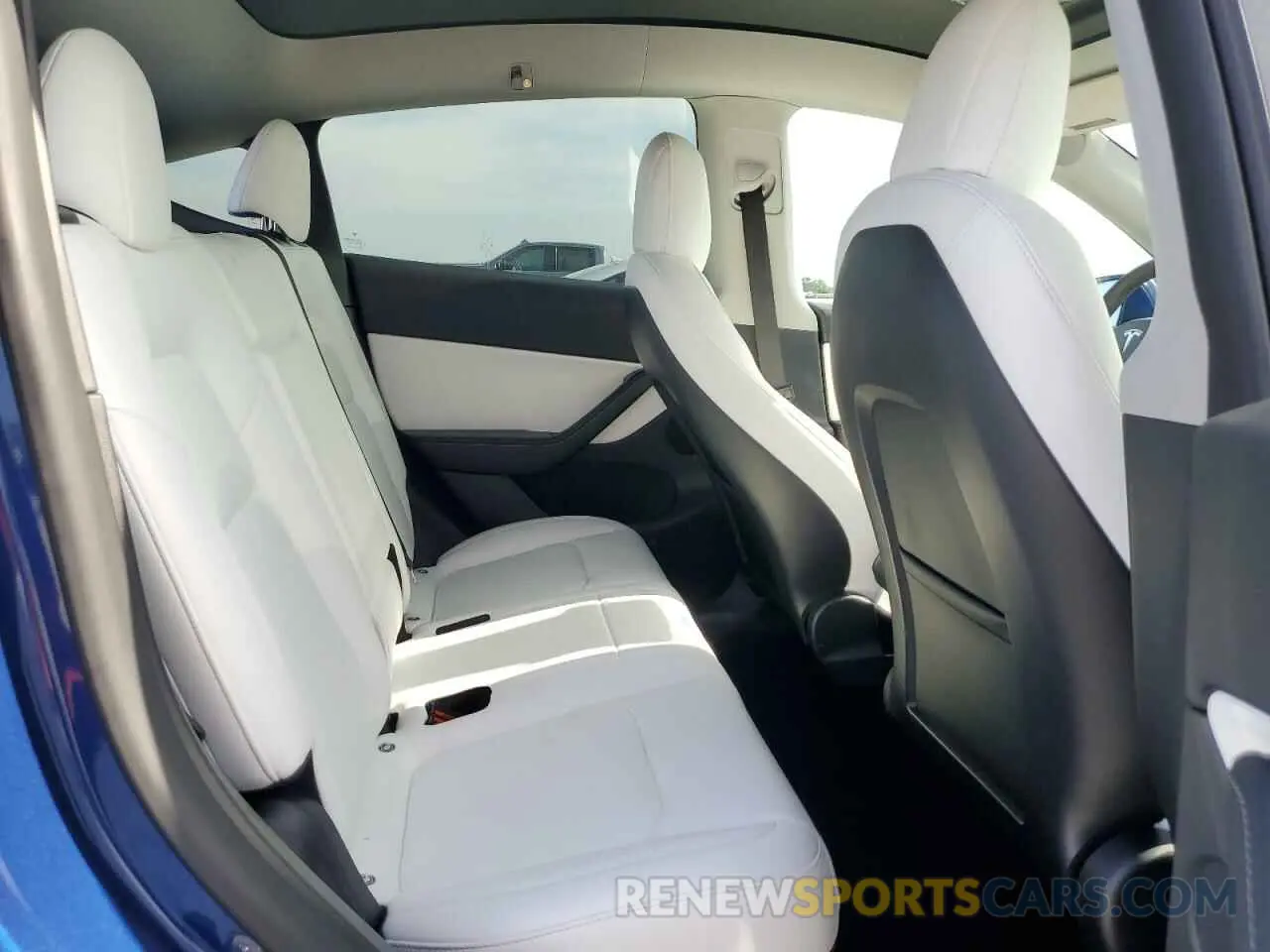11 Photograph of a damaged car 7SAYGDEE2NF433907 TESLA MODEL Y 2022