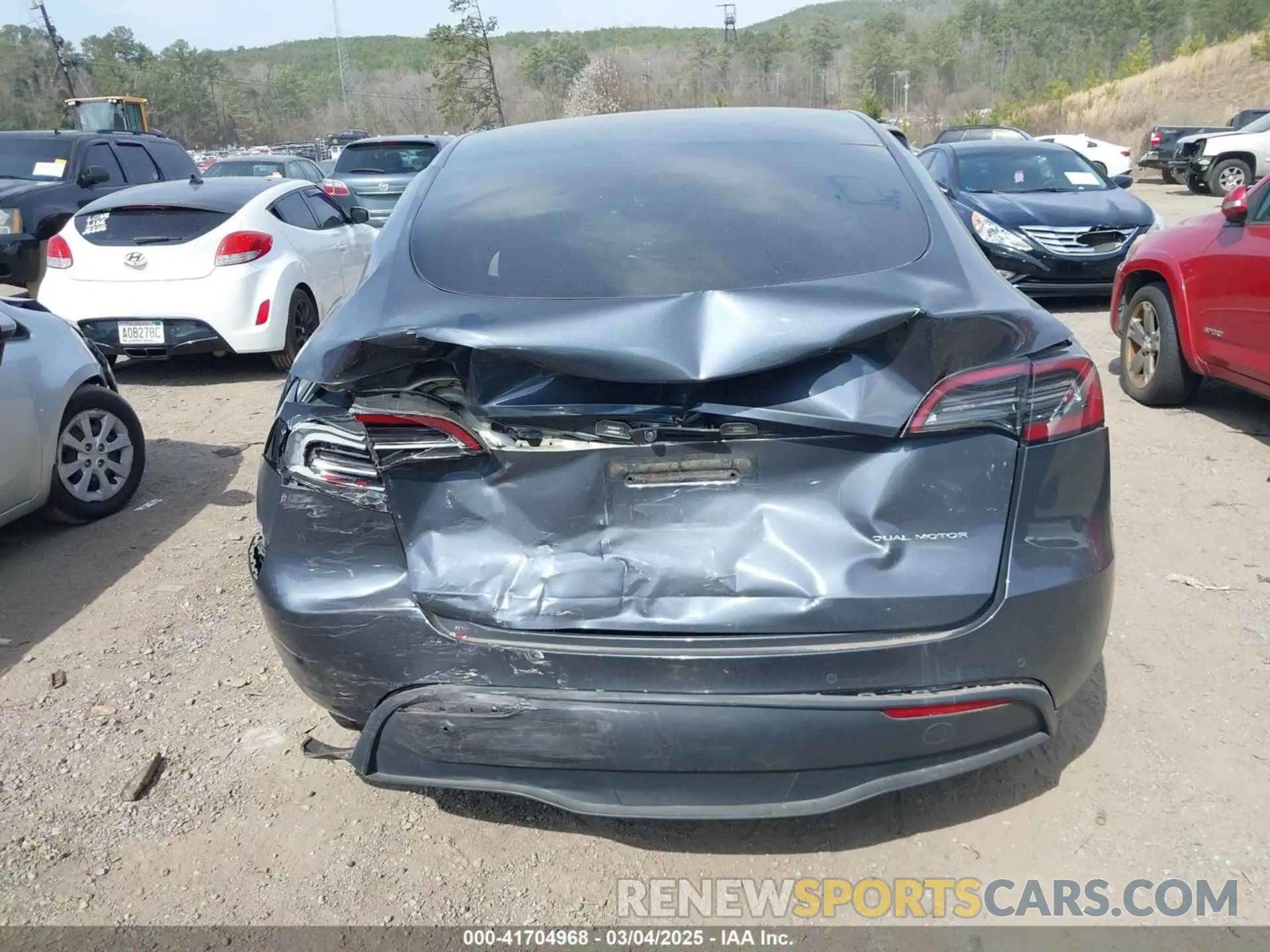 16 Photograph of a damaged car 7SAYGDEE2NF447998 TESLA MODEL Y 2022