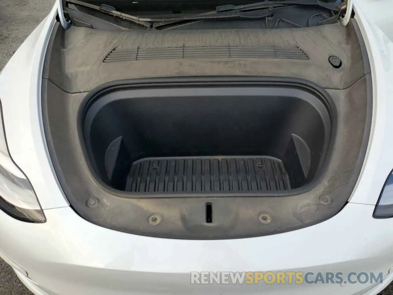 12 Photograph of a damaged car 7SAYGDEE2NF459827 TESLA MODEL Y 2022