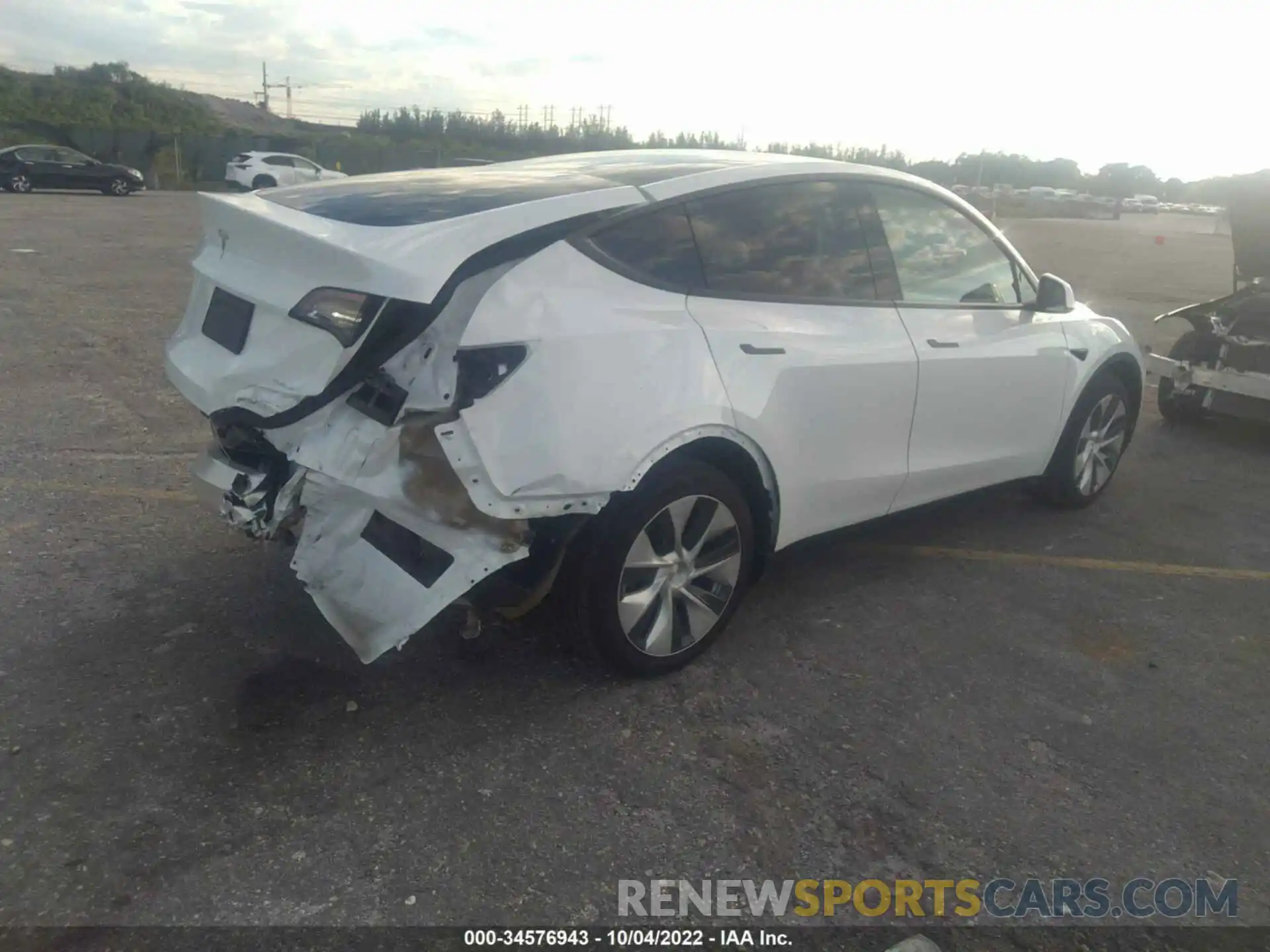 4 Photograph of a damaged car 7SAYGDEE2NF467510 TESLA MODEL Y 2022