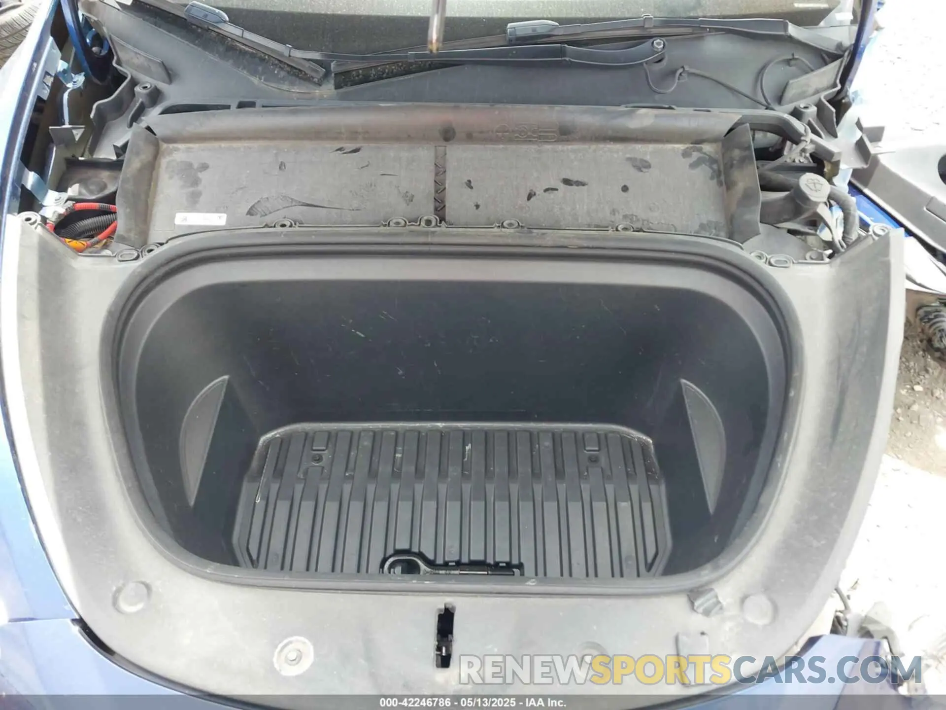 10 Photograph of a damaged car 7SAYGDEE2NF480161 TESLA MODEL Y 2022