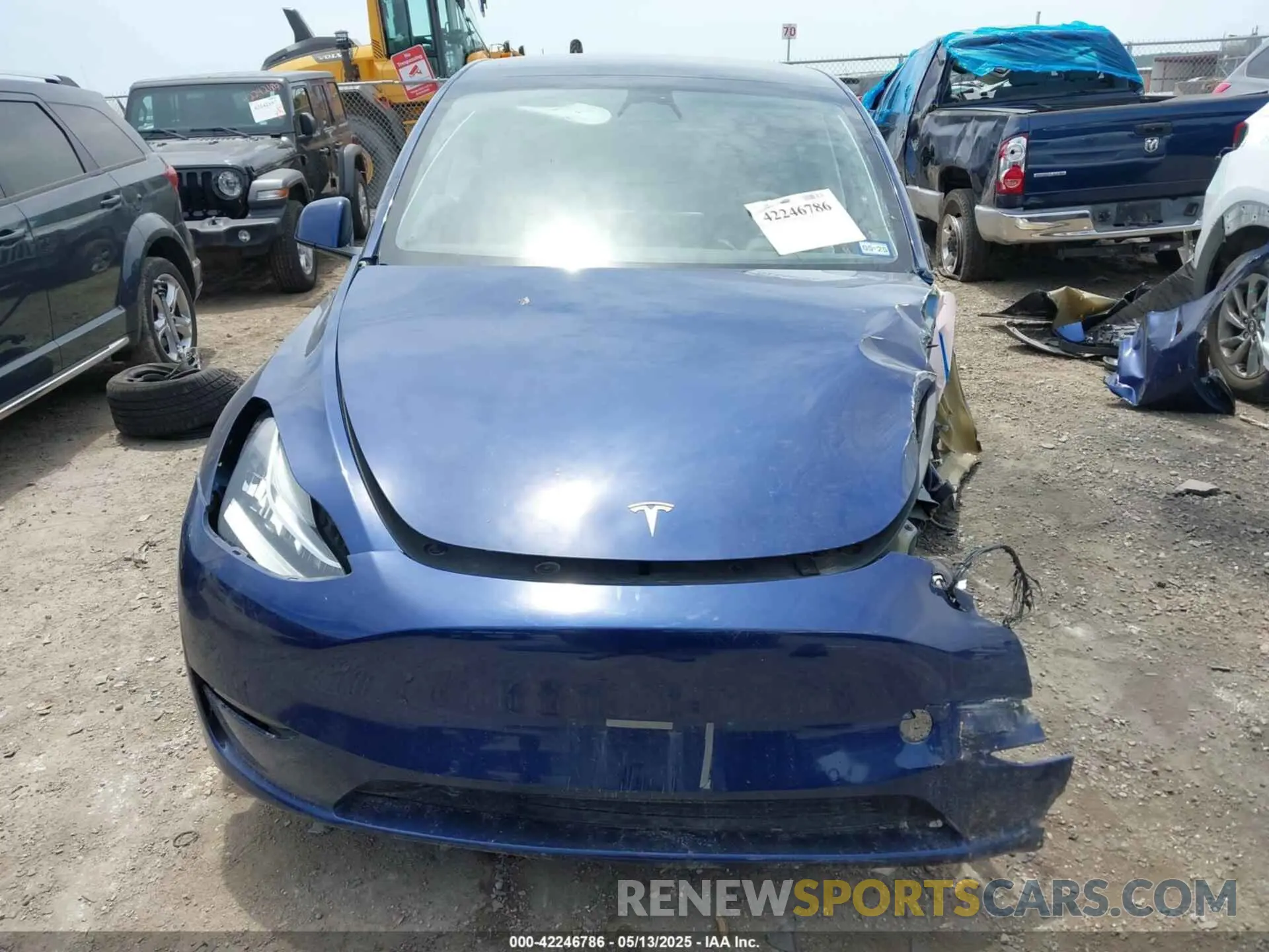 12 Photograph of a damaged car 7SAYGDEE2NF480161 TESLA MODEL Y 2022