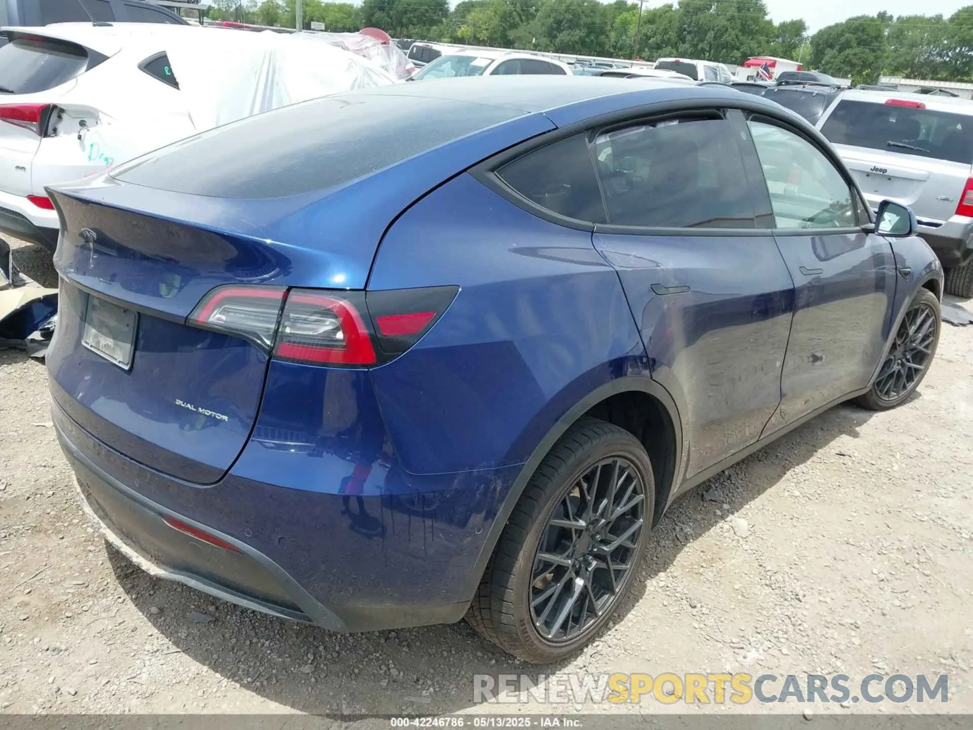4 Photograph of a damaged car 7SAYGDEE2NF480161 TESLA MODEL Y 2022