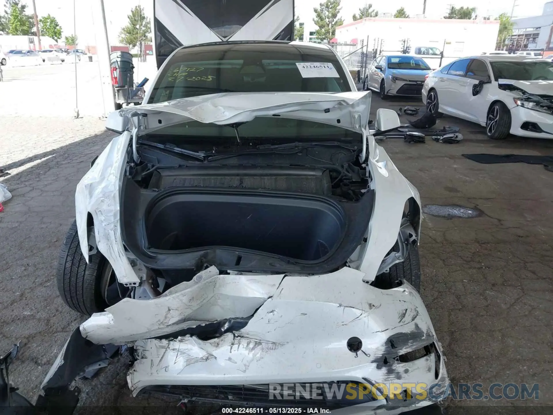 12 Photograph of a damaged car 7SAYGDEE2NF509769 TESLA MODEL Y 2022