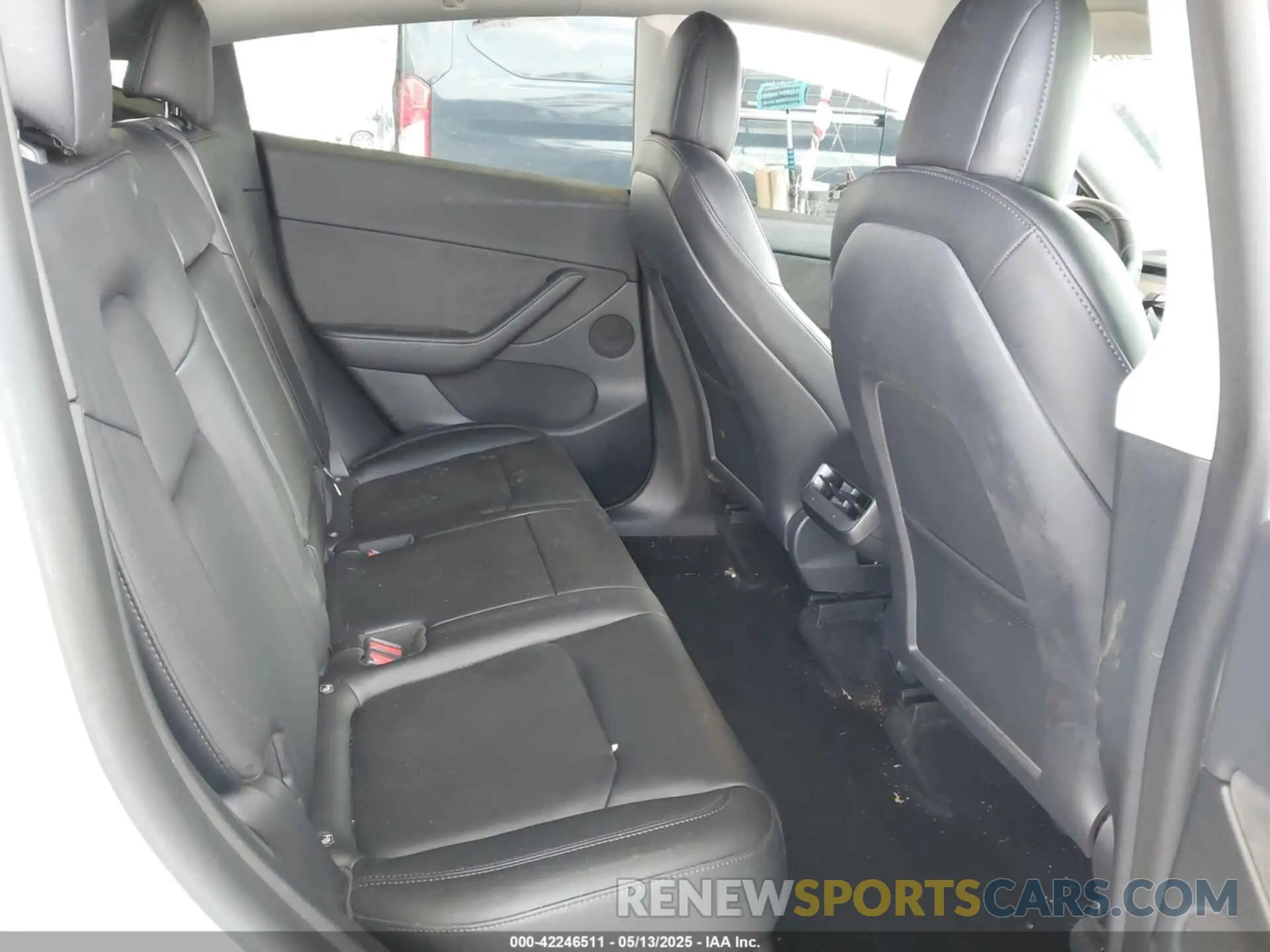 8 Photograph of a damaged car 7SAYGDEE2NF509769 TESLA MODEL Y 2022