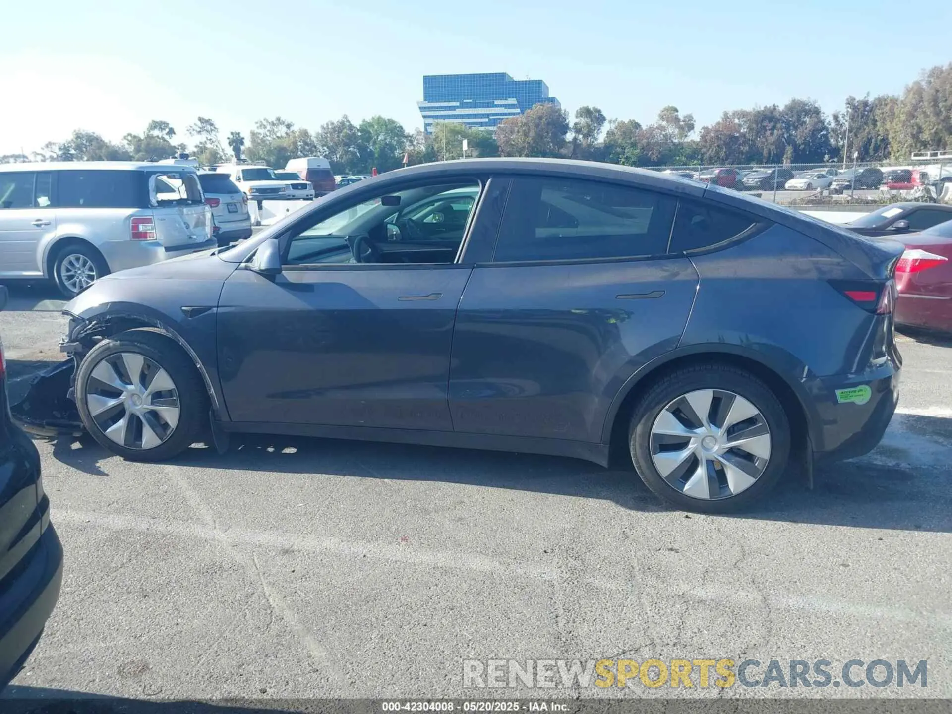 15 Photograph of a damaged car 7SAYGDEE2NF533358 TESLA MODEL Y 2022