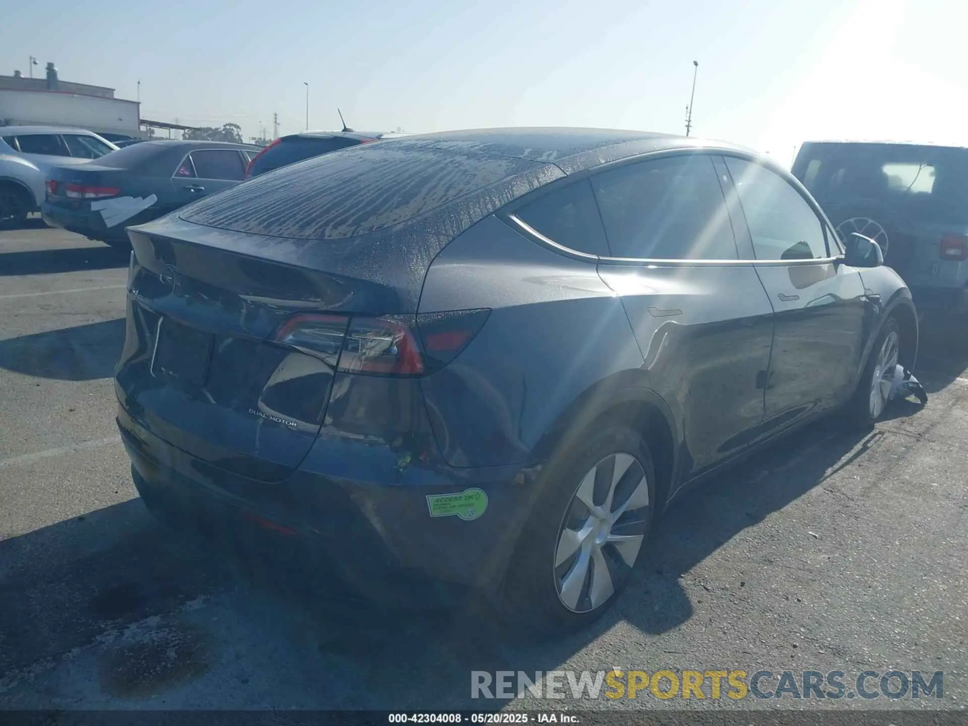 4 Photograph of a damaged car 7SAYGDEE2NF533358 TESLA MODEL Y 2022