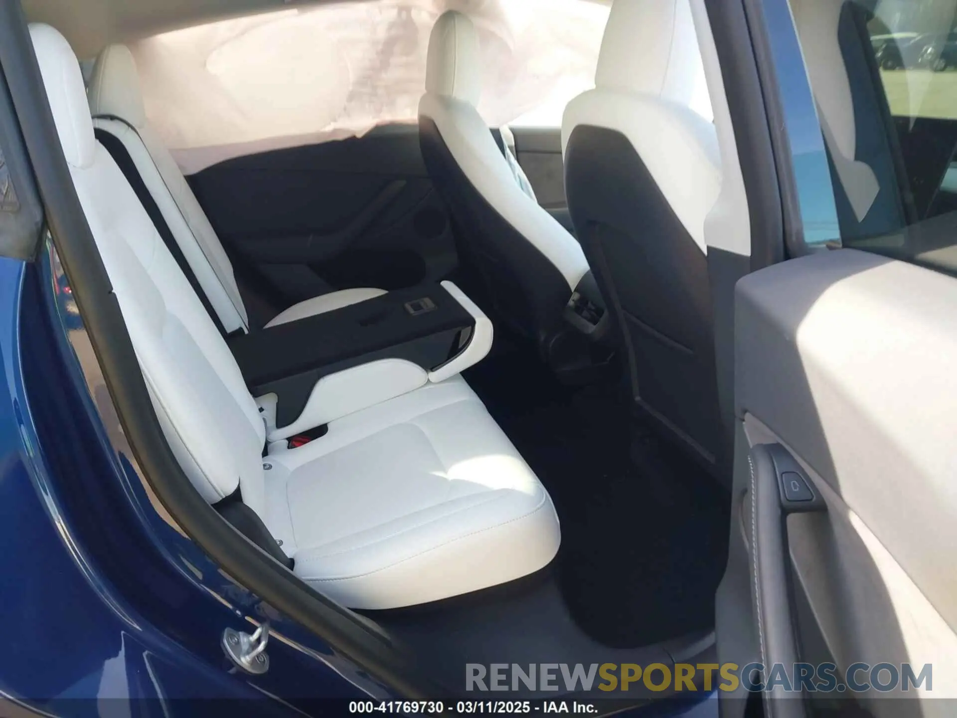 8 Photograph of a damaged car 7SAYGDEE2NF562990 TESLA MODEL Y 2022