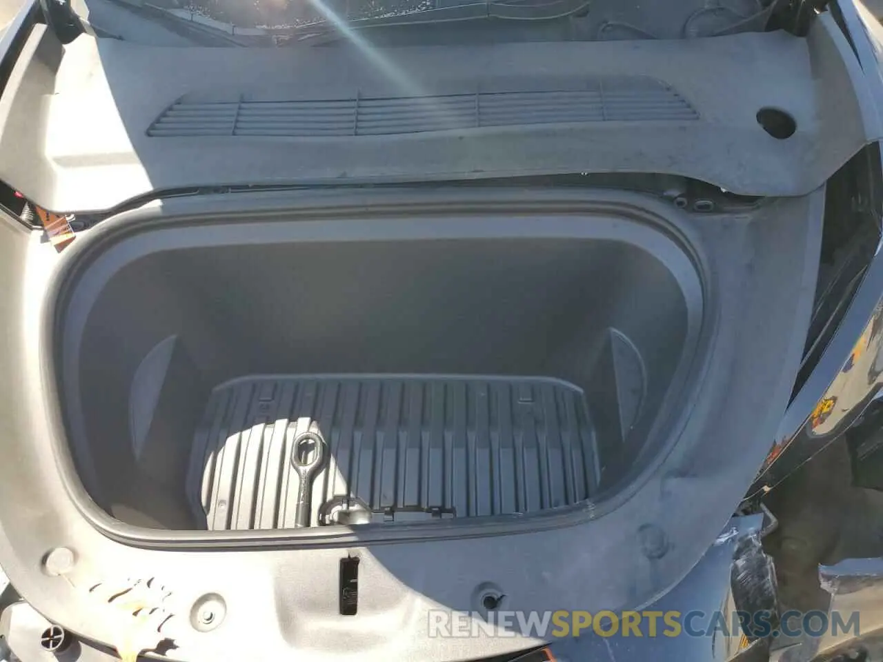 11 Photograph of a damaged car 7SAYGDEE2NF564593 TESLA MODEL Y 2022
