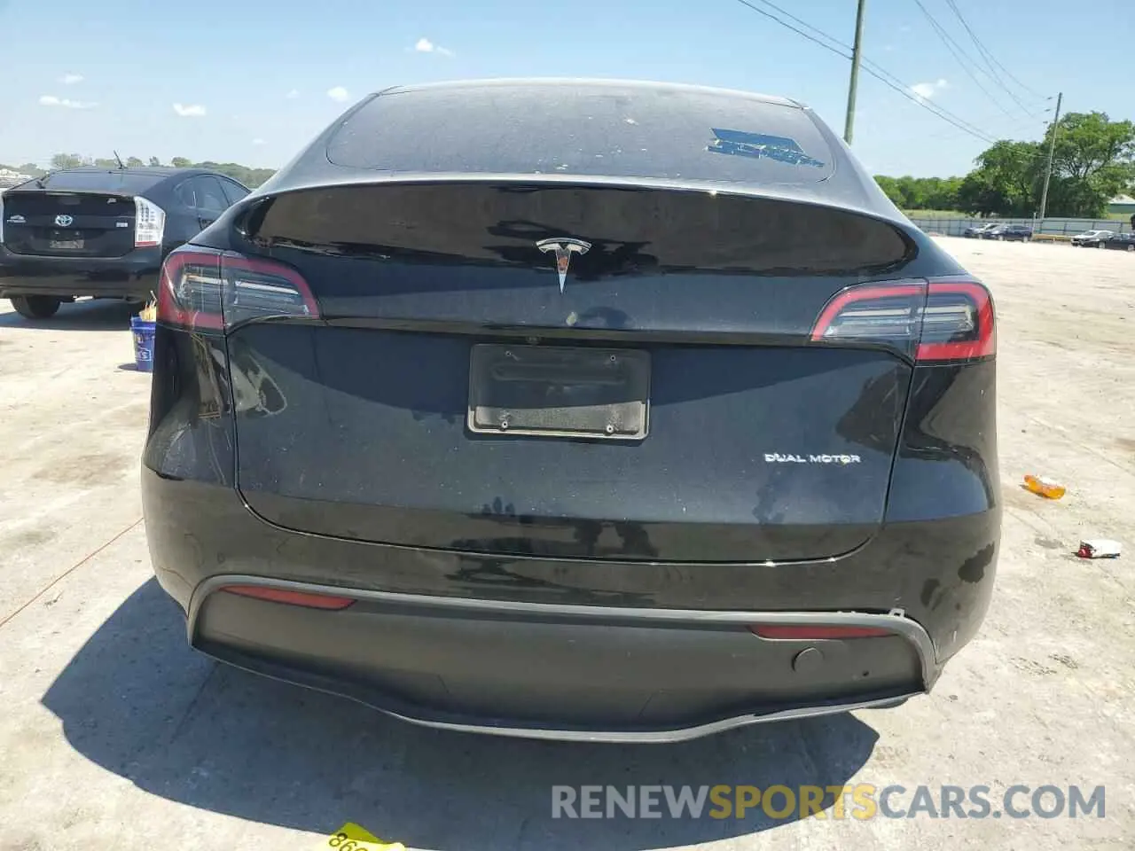 6 Photograph of a damaged car 7SAYGDEE2NF564593 TESLA MODEL Y 2022
