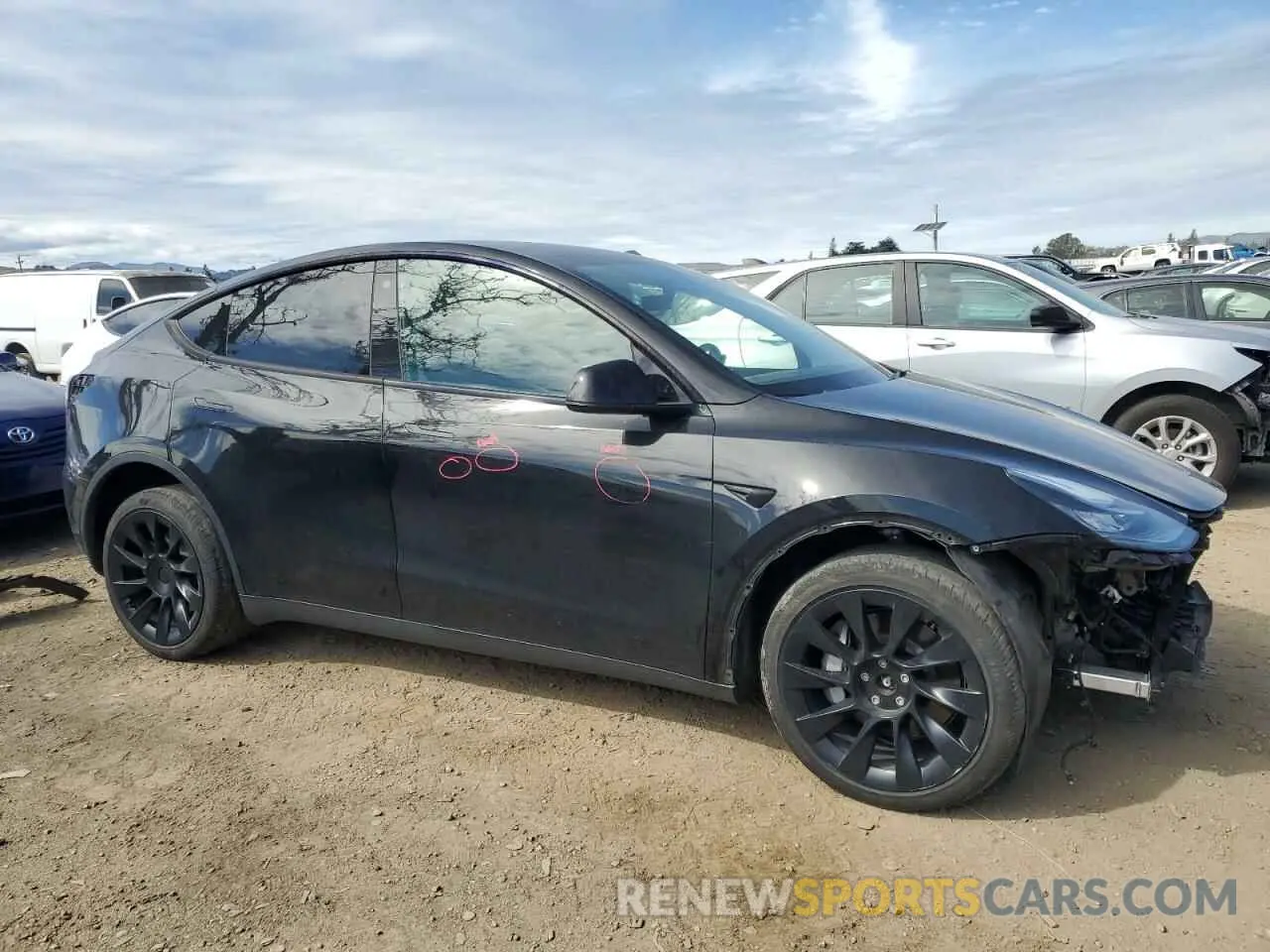 4 Photograph of a damaged car 7SAYGDEE2NF575433 TESLA MODEL Y 2022