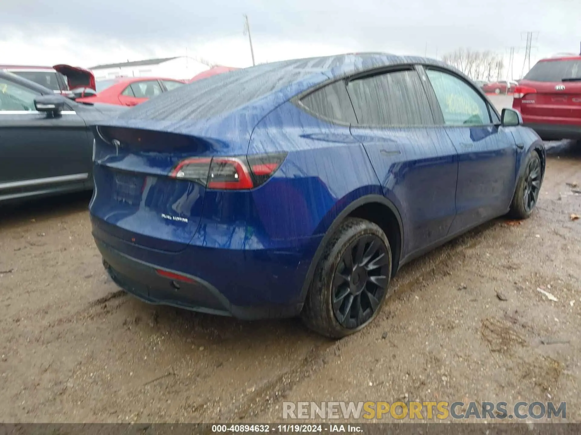 4 Photograph of a damaged car 7SAYGDEE3NA007432 TESLA MODEL Y 2022