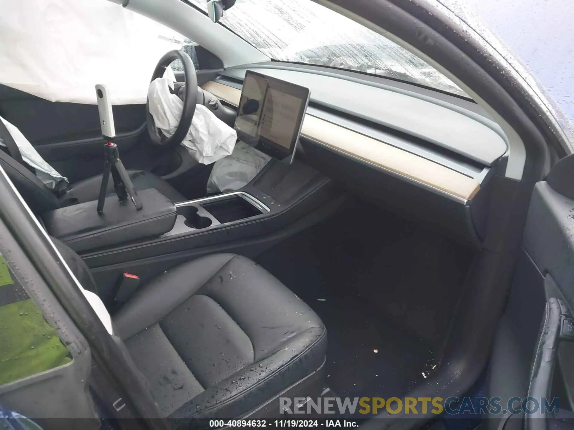 5 Photograph of a damaged car 7SAYGDEE3NA007432 TESLA MODEL Y 2022