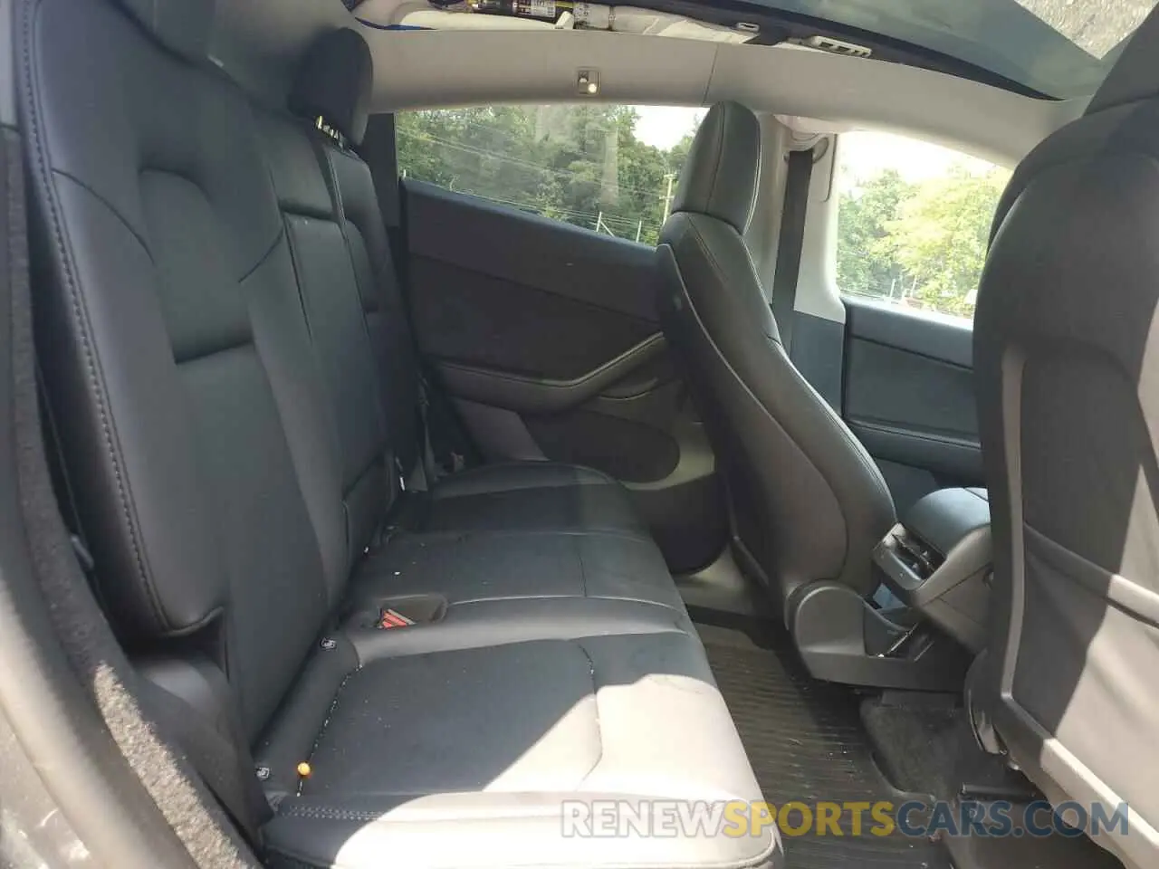 10 Photograph of a damaged car 7SAYGDEE3NA009004 TESLA MODEL Y 2022