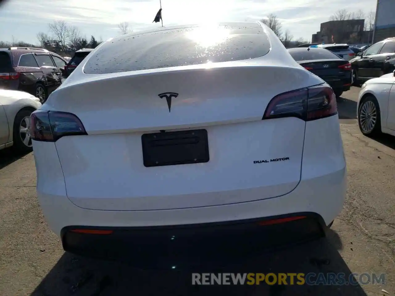 6 Photograph of a damaged car 7SAYGDEE3NA010086 TESLA MODEL Y 2022