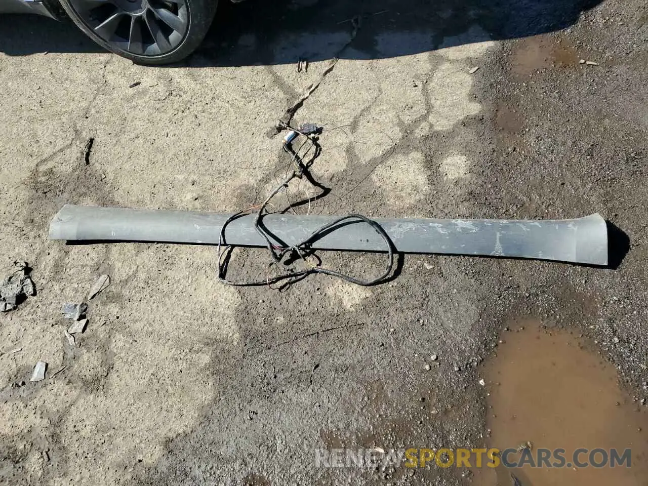 13 Photograph of a damaged car 7SAYGDEE3NA016633 TESLA MODEL Y 2022