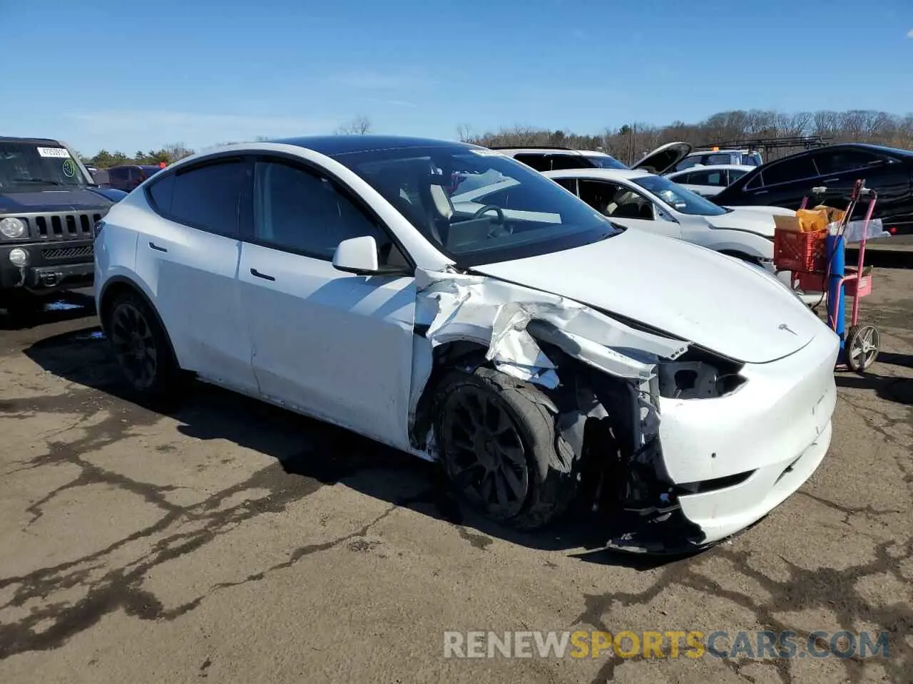 4 Photograph of a damaged car 7SAYGDEE3NA016633 TESLA MODEL Y 2022