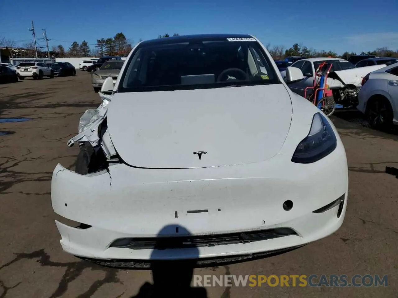 5 Photograph of a damaged car 7SAYGDEE3NA016633 TESLA MODEL Y 2022