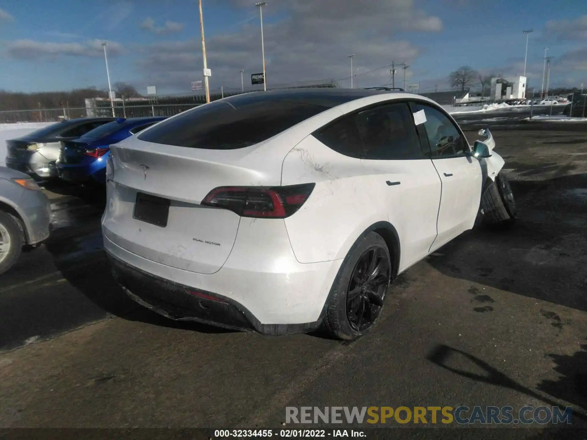 4 Photograph of a damaged car 7SAYGDEE3NF308348 TESLA MODEL Y 2022