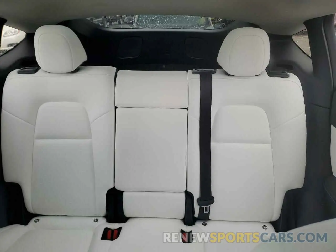 10 Photograph of a damaged car 7SAYGDEE3NF310150 TESLA MODEL Y 2022